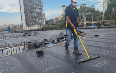 Economize tempo e dinheiro usando o teste de estanqueidade eletrostático em impermeabilização